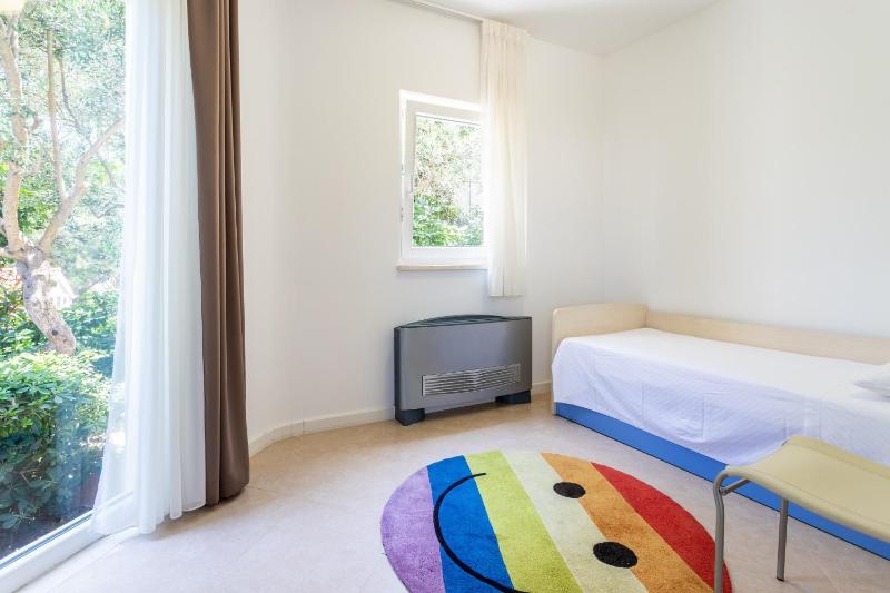 Family-friendly apartments with swimming pool Splitska Brac - 23224 - image 22