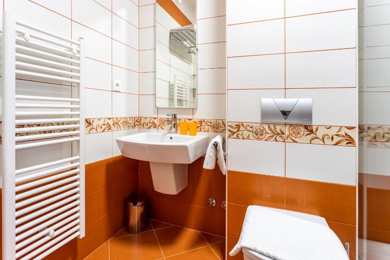Family-friendly apartments with swimming pool Splitska Brac - 23224 - image 9