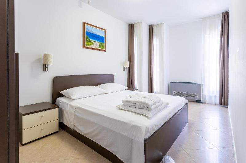 Family-friendly apartments with swimming pool Splitska Brac - 23224 - image 18