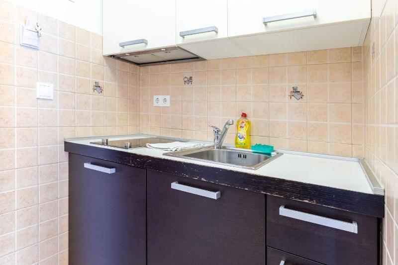 Family-friendly apartments with swimming pool Splitska Brac - 23224 - image 12