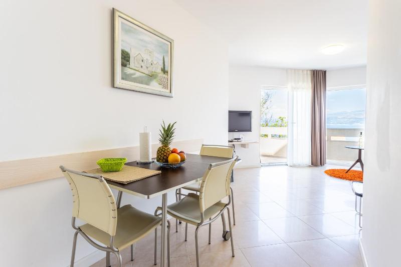 Family-friendly apartments with swimming pool Splitska Brac - 23224 - image 25