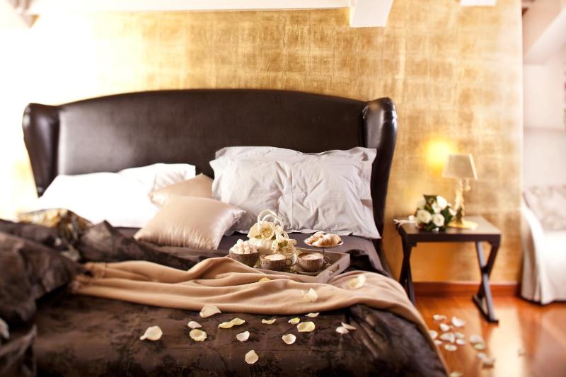 Deluxe Suite image 1