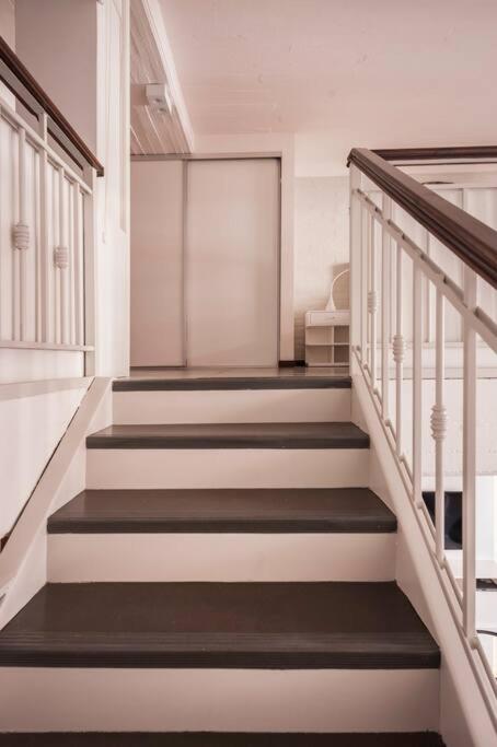 Minimalist style luxury loft with daily maid service - image 6
