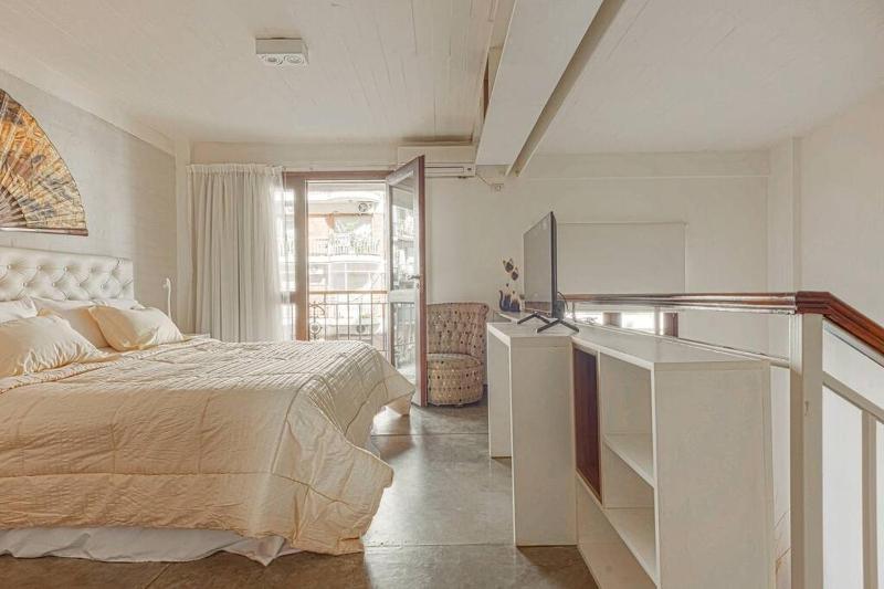 Minimalist style luxury loft with daily maid service - image 7