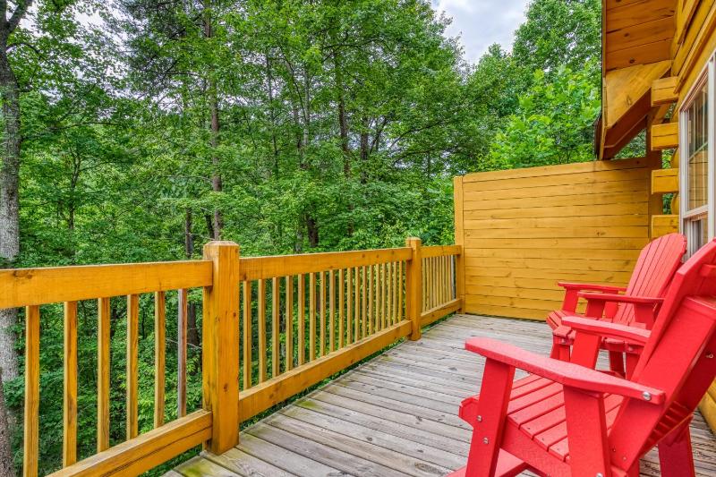Black Bears and Fireflies Hot Tub Cozy Cabin Retreat in the Smokies Comfort & Fun for All - image 38