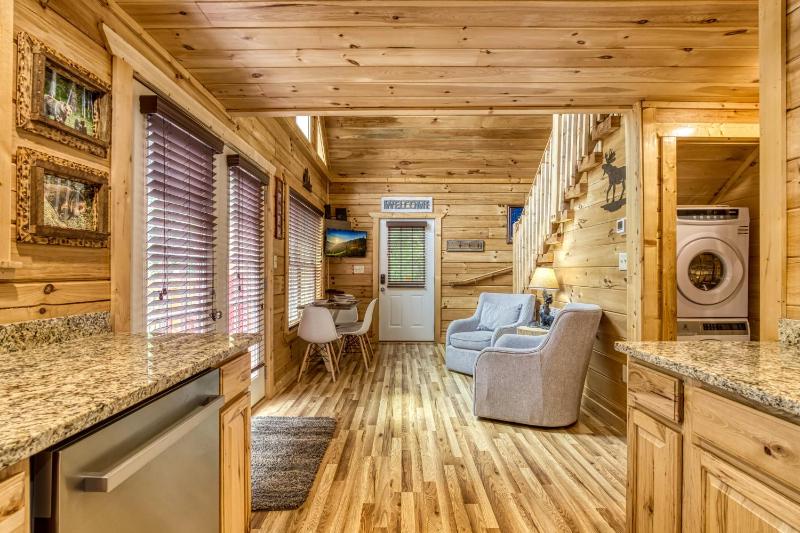 Black Bears and Fireflies Hot Tub Cozy Cabin Retreat in the Smokies Comfort & Fun for All - image 23