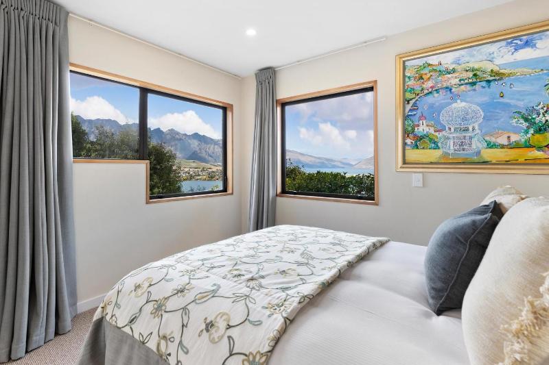 Swallowdale accommodation with amazing views - image 21