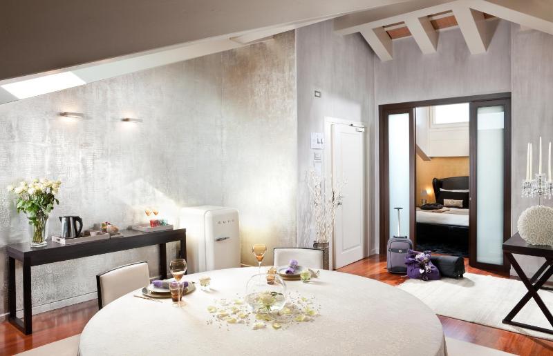Deluxe Suite image 4