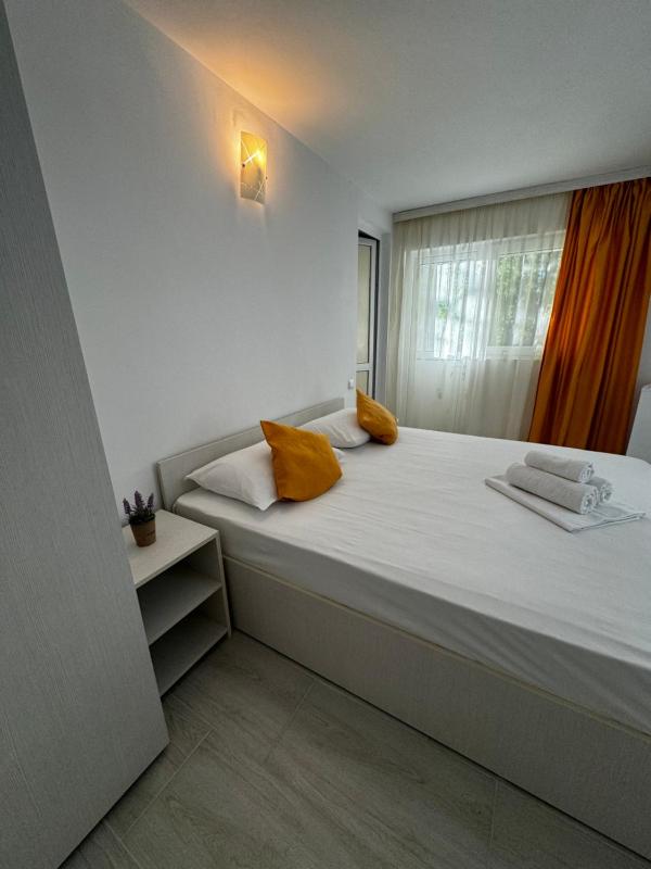 Double Room with Balcony image 1