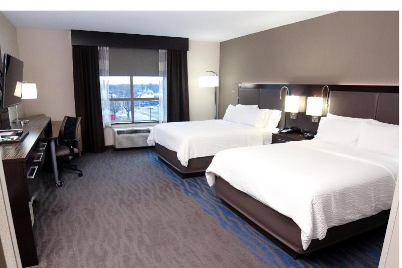 Standard Room with Two Queen Beds image 1