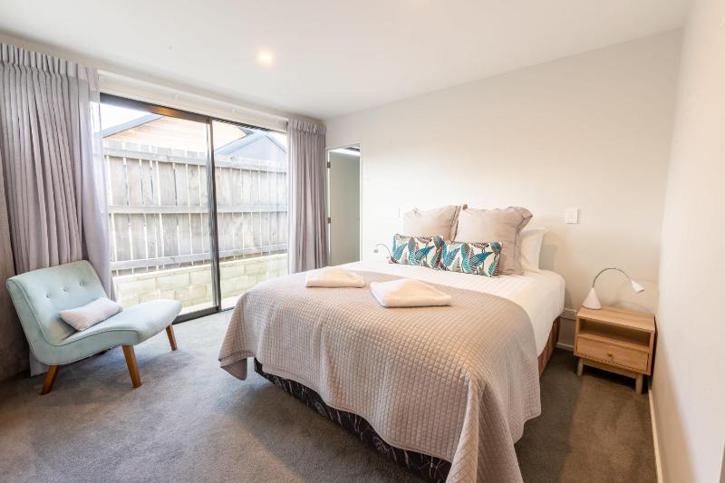 Fantastic Views on Farrant Dr - image 22