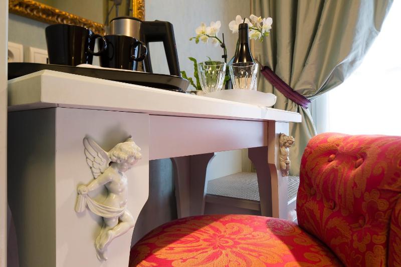Twin Room image 2