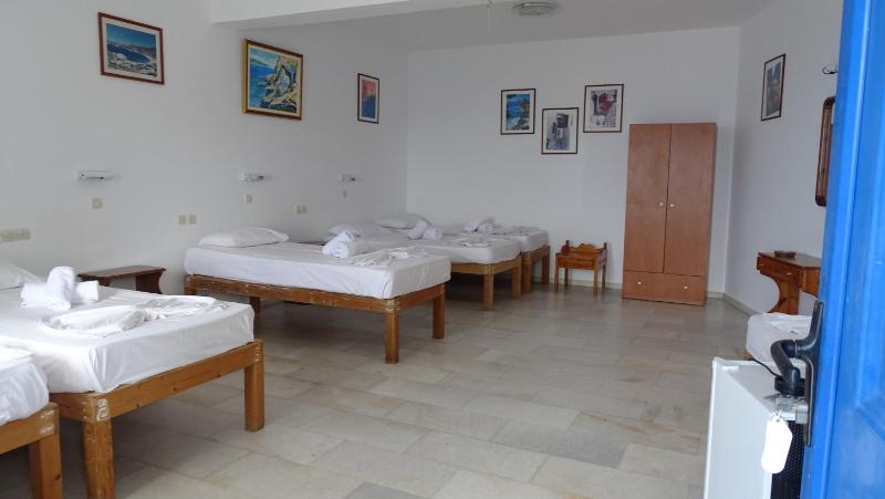 6-Bed Mixed Dormitory Room image 1