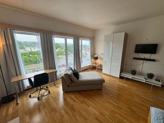 Suite with City View image 3