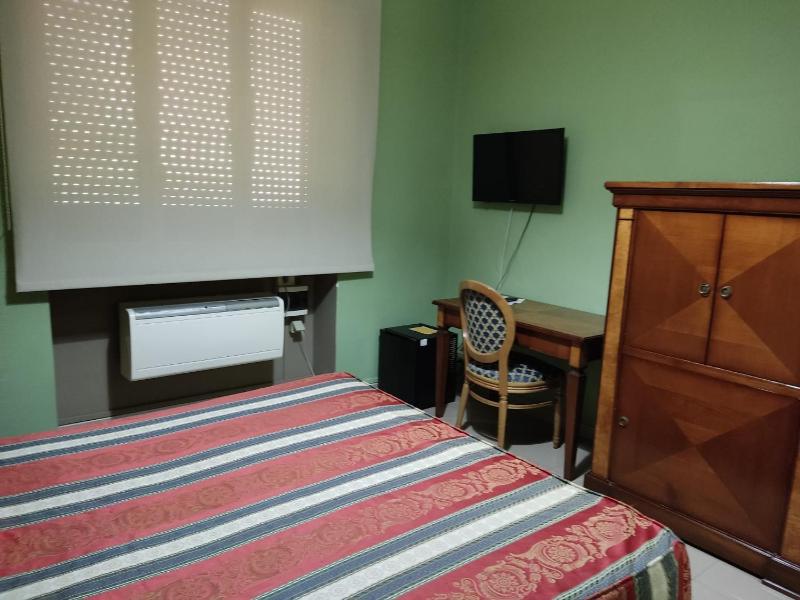 Standard Double Room image 1
