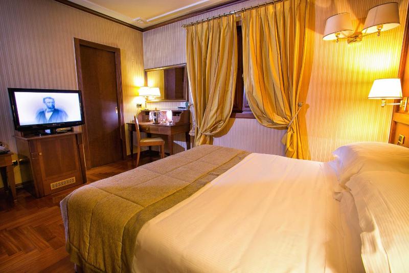 Standard Queen Room image 2