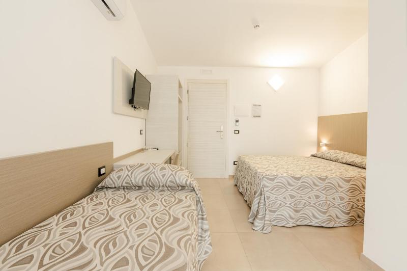 Superior Triple Room with Sea View image 4