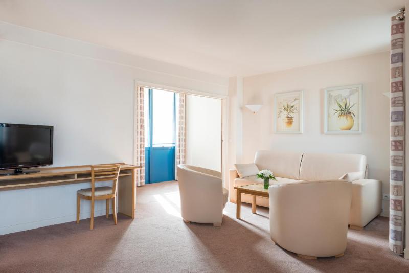 Executive One-Bedroom Apartment image 4