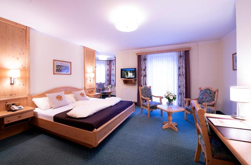Large Double Room image 1
