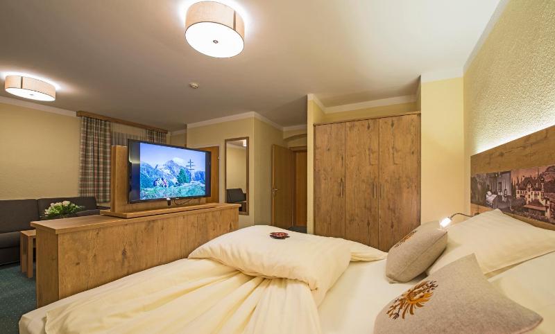 Large Double Room image 3