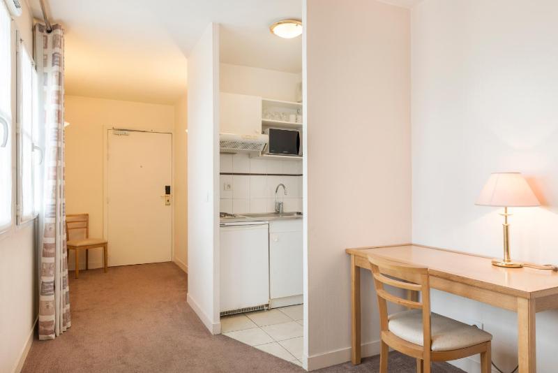 Executive One-Bedroom Apartment image 3