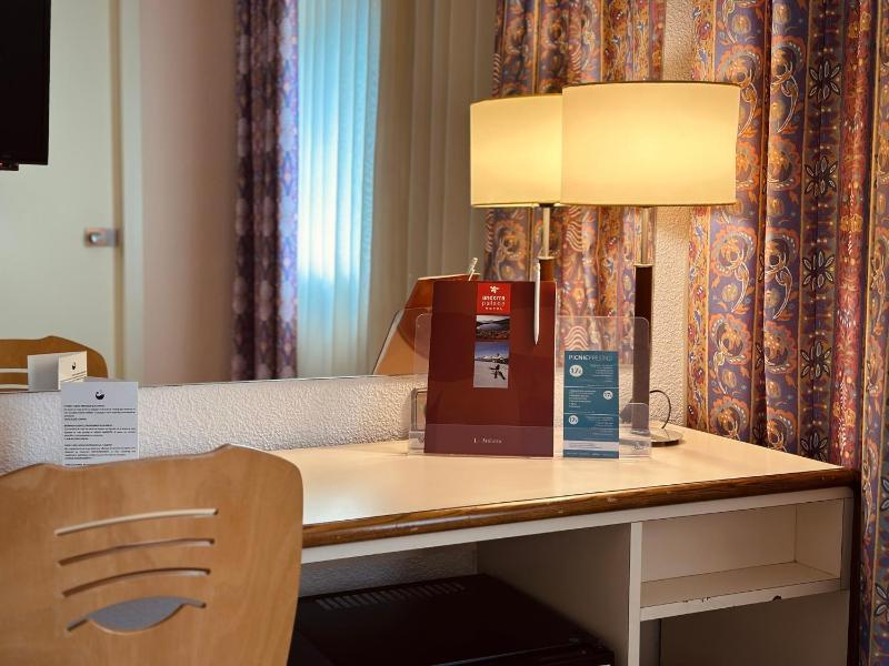 Single Room image 3