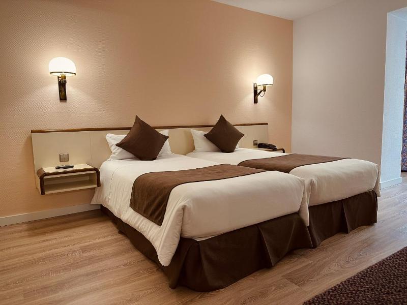 Double or Twin Room image 2