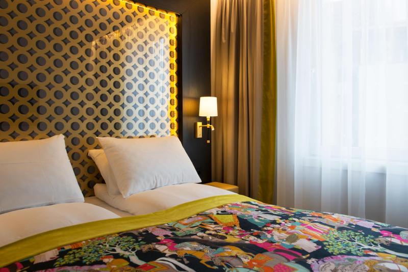Standard Queen Room image 3