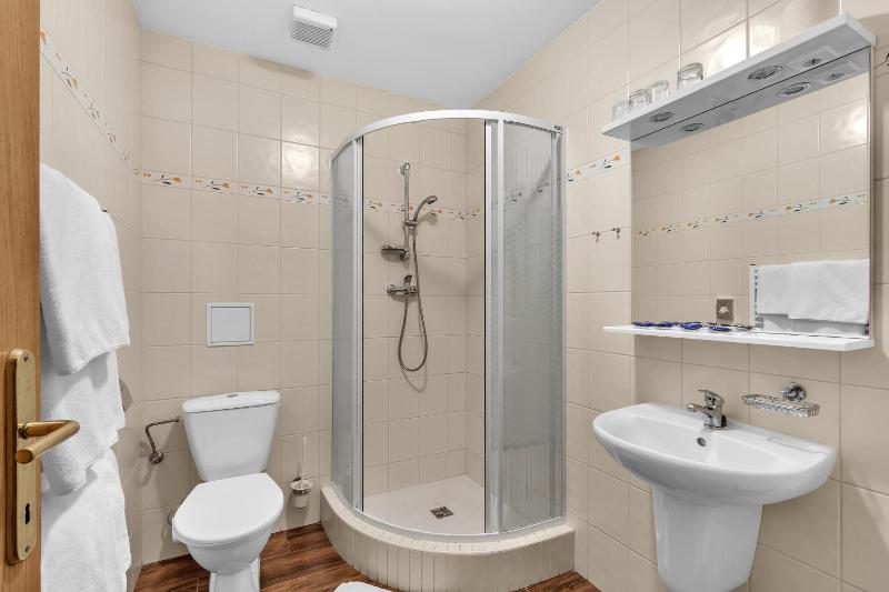 Quadruple Room image 2