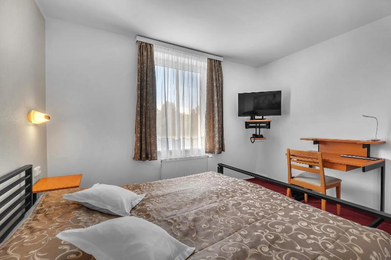 Double Room image 3