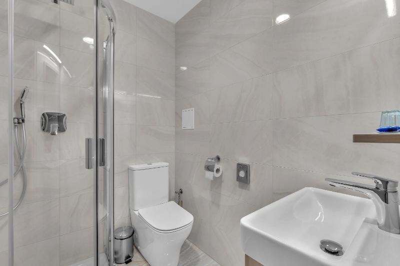 Double Room image 4