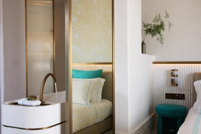 Junior Suite with Balcony image 1