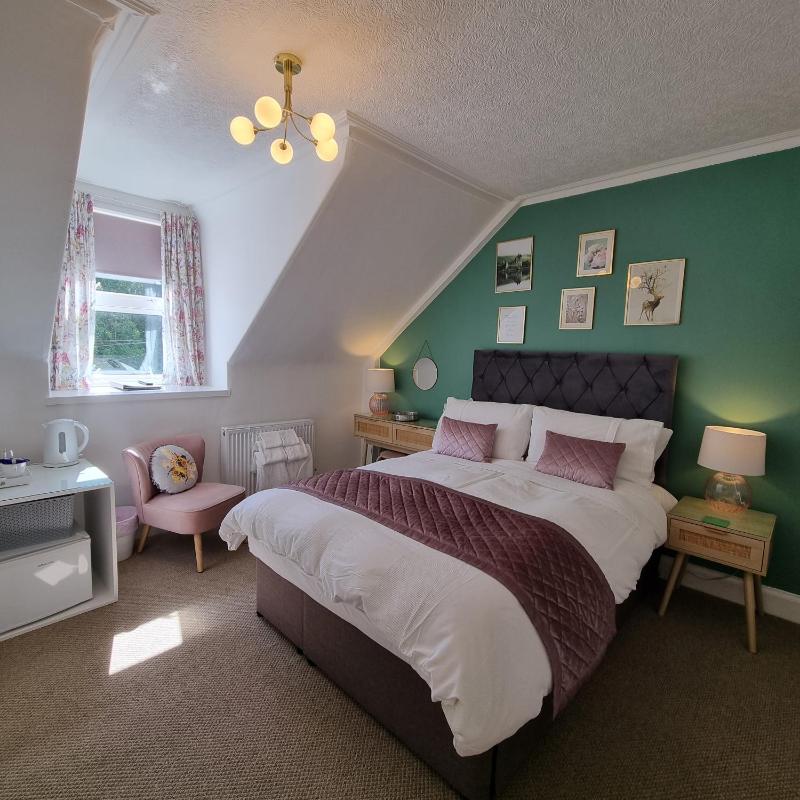 Room 3, cosy double image 3