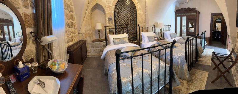 Deluxe Triple Room image 3