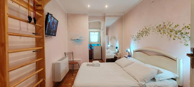 Double or Twin Room image 4