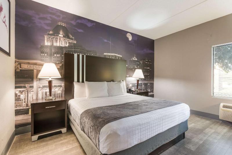 King Room - Accessible/Non-Smoking image 1