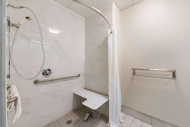King Room - Accessible/Non-Smoking image 2