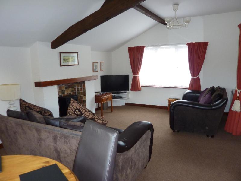 Two-Bedroom House image 3
