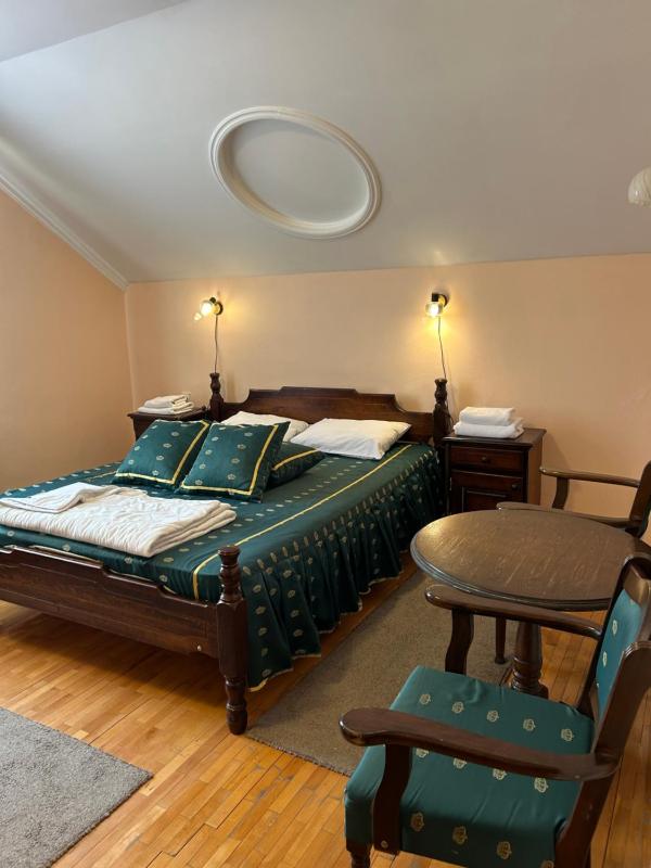 Superior Triple Room image 4