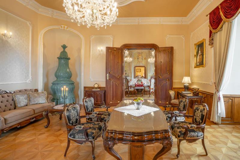 Royal Apartment image 3