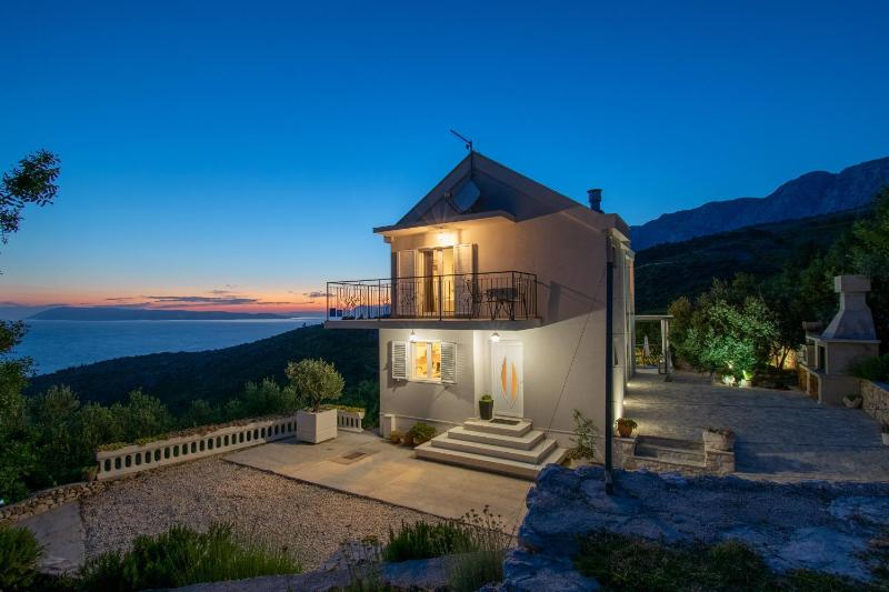 Villa with Sea View - Private Heated Pool - image 34
