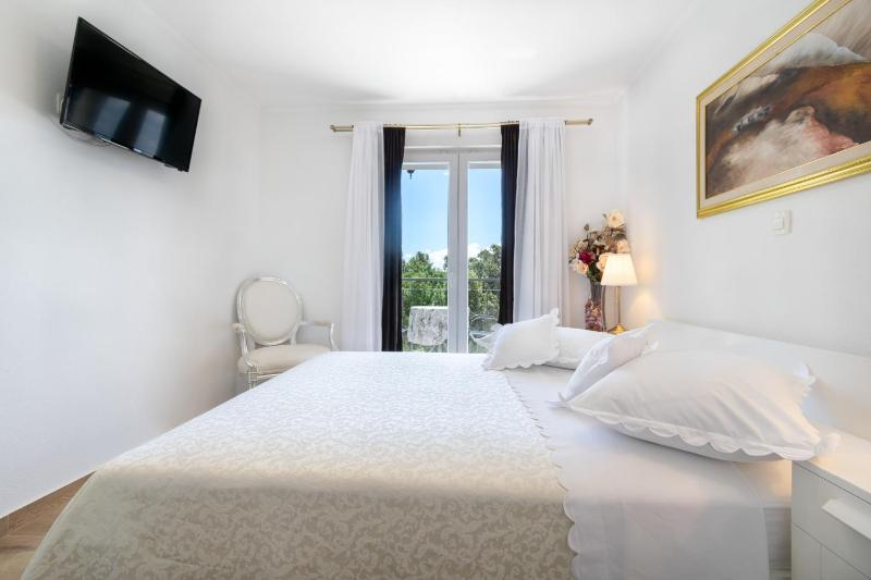 Villa with Sea View - Private Heated Pool - image 19