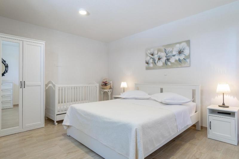 Villa with Sea View - Private Heated Pool - image 25