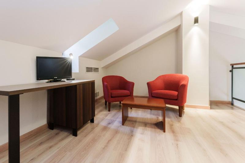 Superior Suite image 4