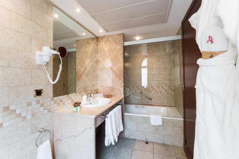 Superior Suite image 3