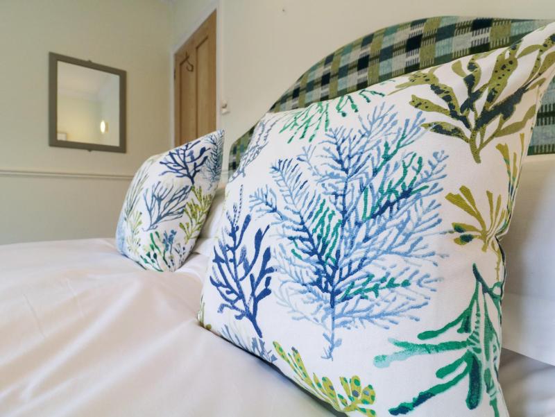 Compass Cottage - image 29