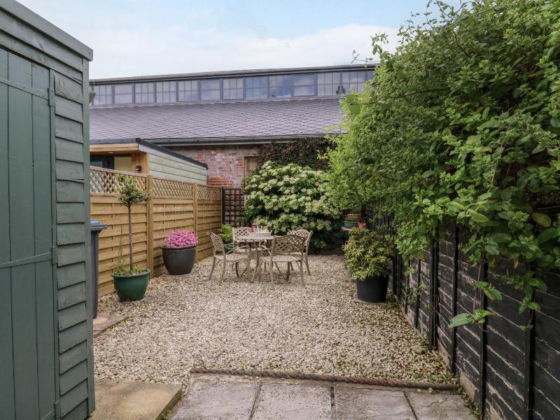 Compass Cottage - image 24