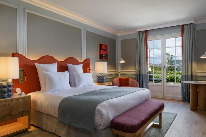 Superior Double Room - Pool Level image 1