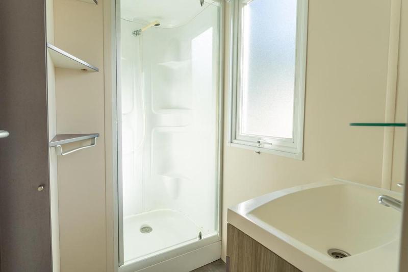 Three-Bedroom Comfort Mobil-Home image 3