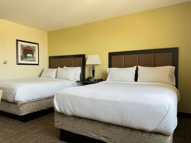 Studio Suite with Two Queen Beds image 4